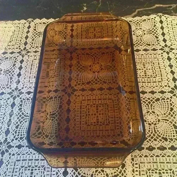 1980s Vintage Set of 2 Anchor
Hocking Amber Casserole Dishes in Baskets - Picture 10 of 16